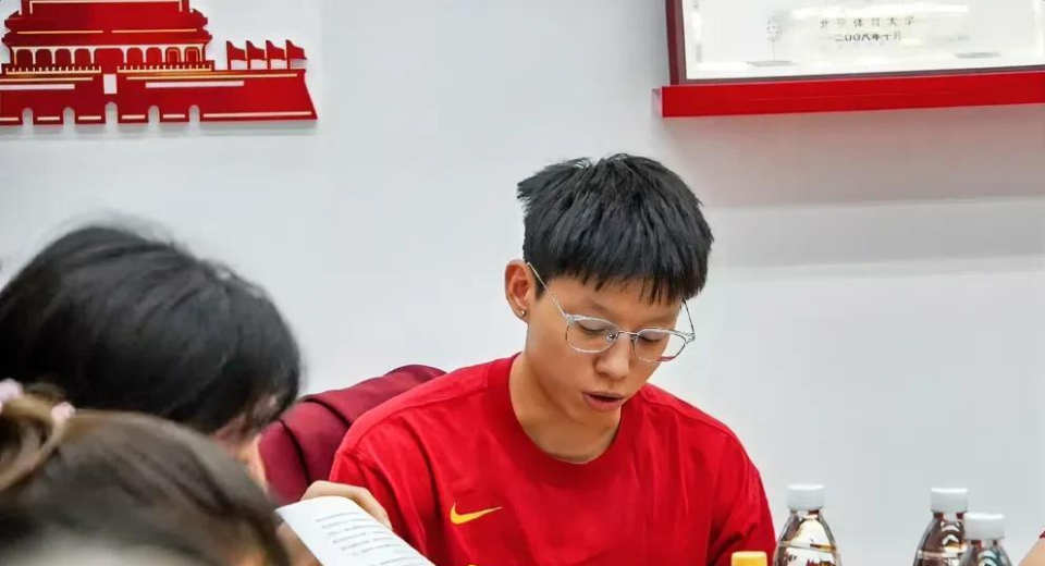 岁新秀张子 岁新秀张子